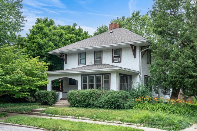 There are a variety of building materials used in West Urbana homes including stucco.