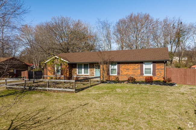 Many homes in Pleasant View  are ranch brick.