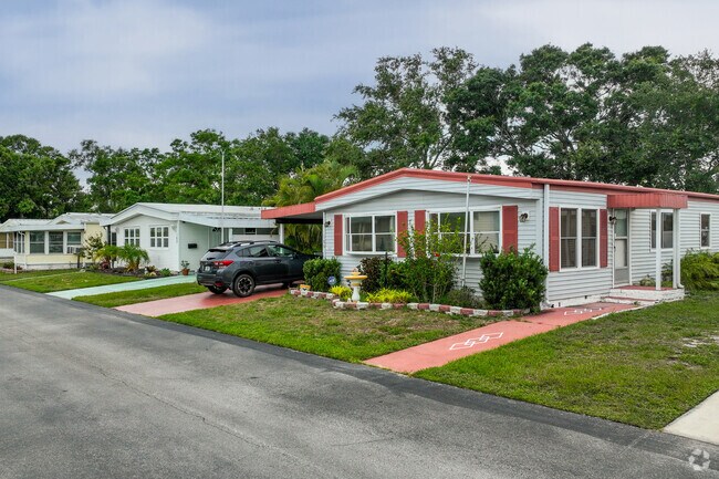 Mobile homes in West Largo are priced from $10,000 to $150,000.