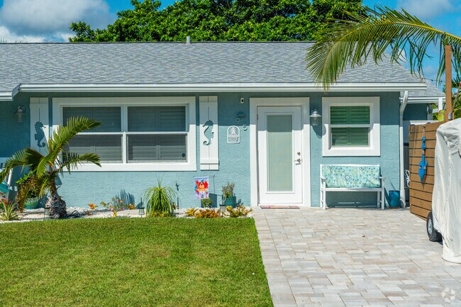 Many single family homes have an island or beach vibe to them in South Hutchinson Island.