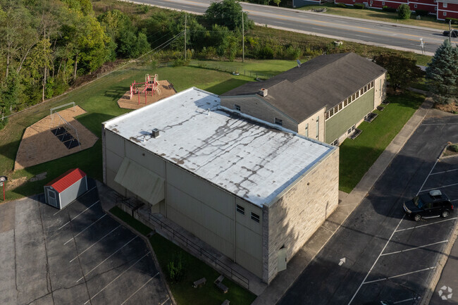 Adventist Christian Elementary School has a 10 to 1 student to teacher ratio.