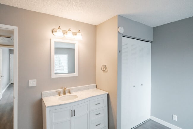 BEAUTIFULLY RENOVATED STUDIO'S... just blocks away from Campus!!!, Corvallis, OR 97330 - photo 4