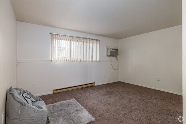 1BR, 1BA - 500SF - Living Room