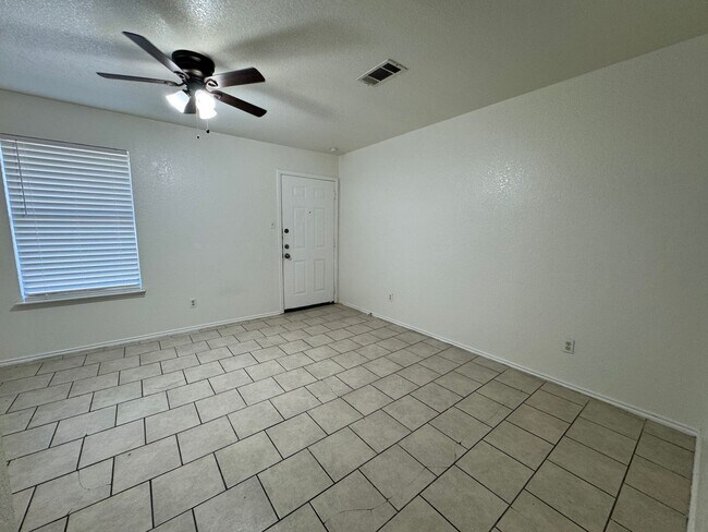 1705 Cedarhill Dr unit D, Killeen, TX 76543 - photo 2