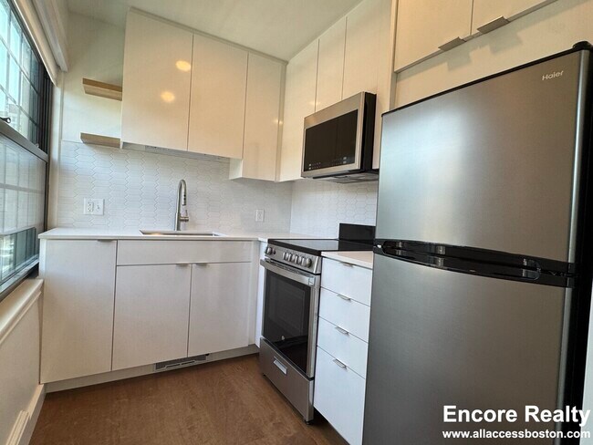 1200 Massachusetts Ave unit 307, Cambridge, MA 02138 - photo 5
