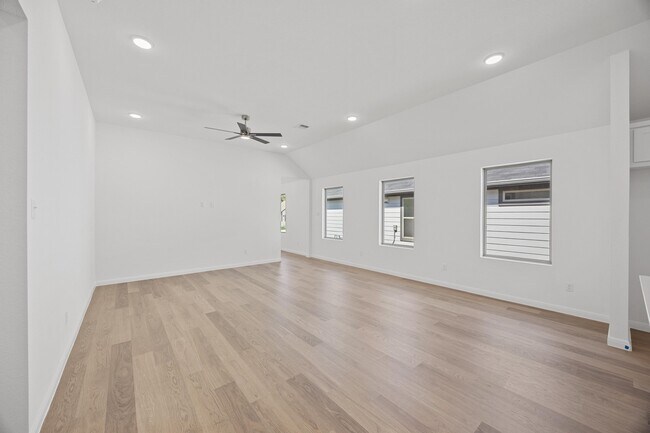 305 Bendecido Loop, Elgin, TX 78621 - photo 7