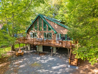 2174 Lakeview Dr E, Lake Ariel, PA 18436