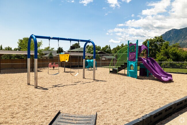 Oak Creek Elementary School, in Cheyenne Hills, prioritizes learning and playing.