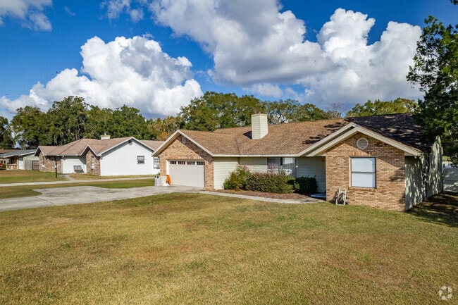 Fort King District mid-to late-20th-century ranch-style homes in Ocala.
