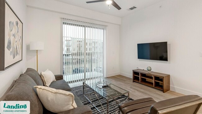 650 E Sycamore St unit 3204, Denton, TX 76201 - photo 3