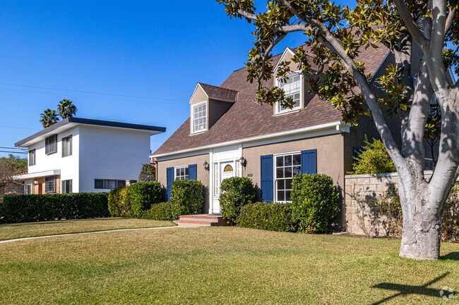 One of Lakewoods most popular neighborhoods is Lakewood Mutual with unique large homes.