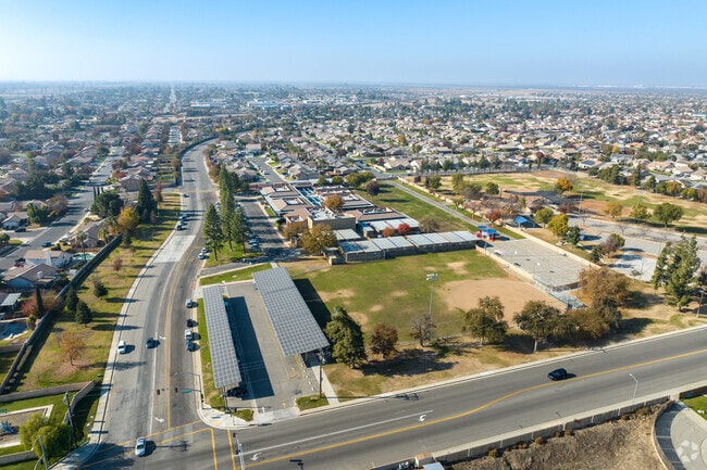 Rosedale North Elementary sits right next to North Rosedale park.