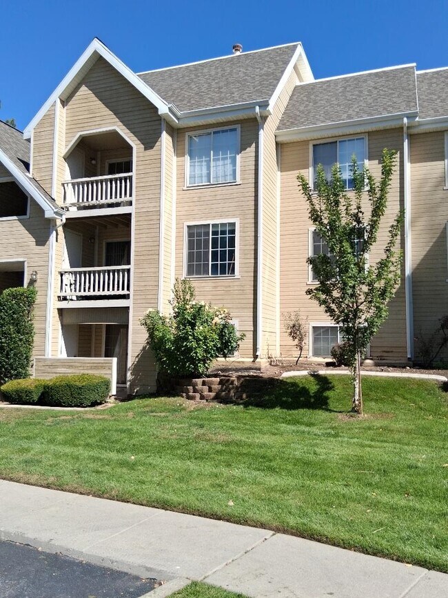 1190 E Waterside Cove Unit 12, Cottonwood Heights, UT 84047