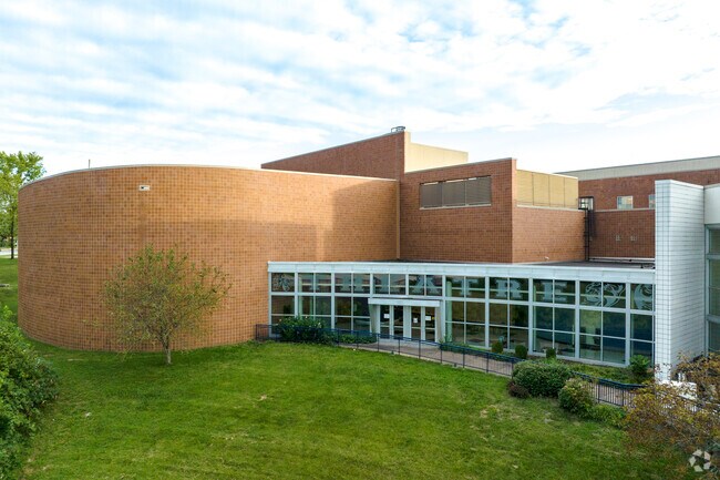 Marquette Sr. High School serves students 9-12th from Chesterfield, Missouri.