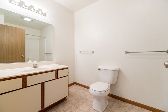 Harvest View Apartments-Heat/Water Included, Brillion, WI 54110 - photo 6