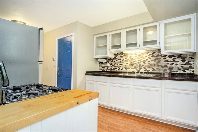 Glass Doors on Upper Cabines