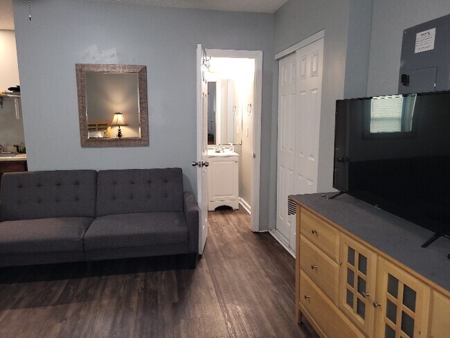 8580 Springtree Rd unit 1, Jacksonville, FL 32210 - photo 6