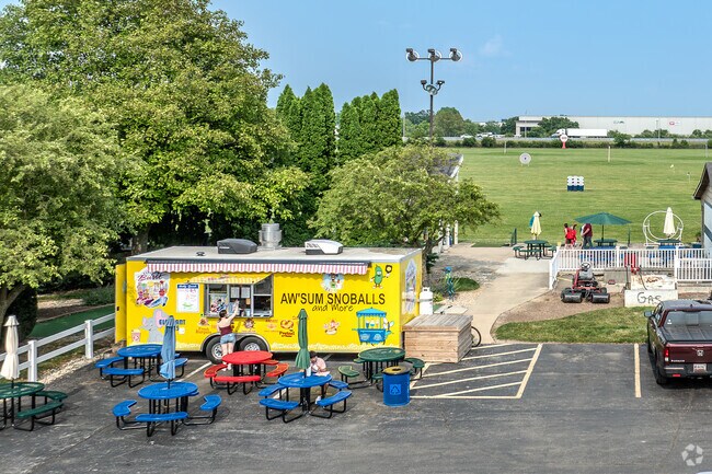 Rocklane-Reds Corner families cool off with treats from the AW’SUM SNOBALLS truck during warm afternoons.