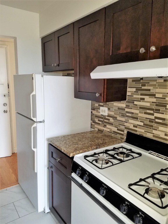 3710 N Pine Grove Ave unit 521, Chicago, IL 60613 - photo 3