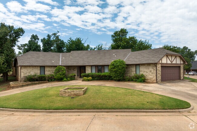 Corner yards and cul-de-sacs are plentiful in Lansbrook.