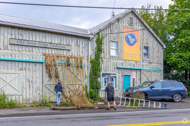 Stone Ridge locals work hard to keep their town beautiful.