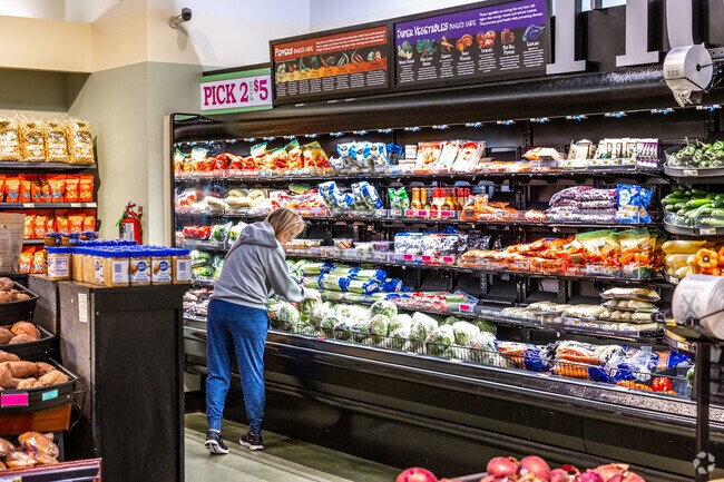 Residents of Bridgeport can shop for a wide variety of groceries at Harps.