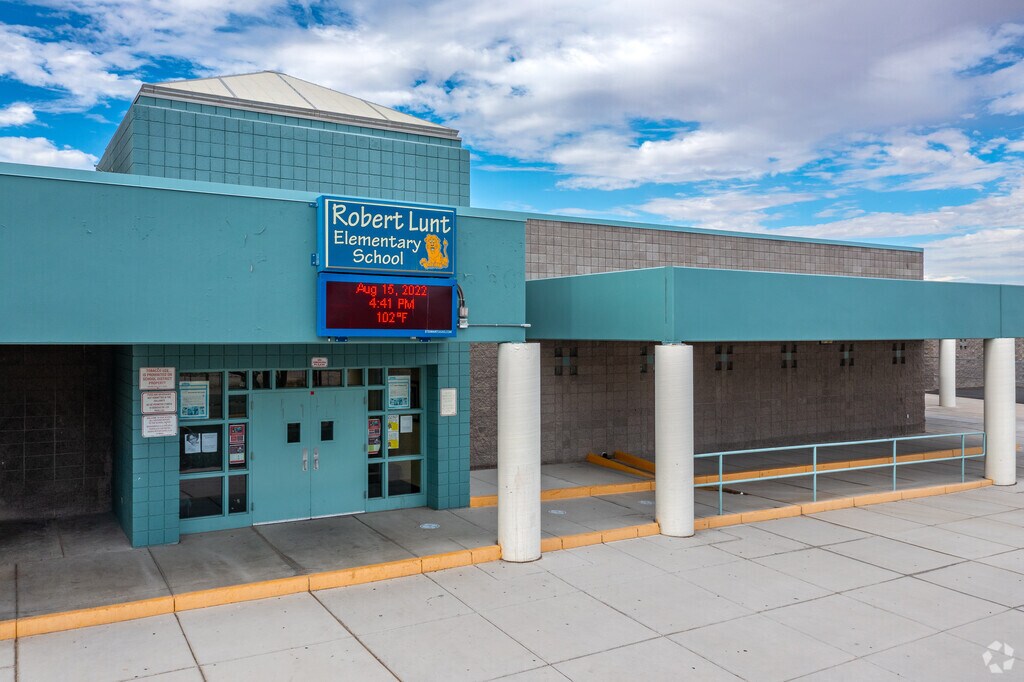 Welcome to Robert Lunt Elementary School.