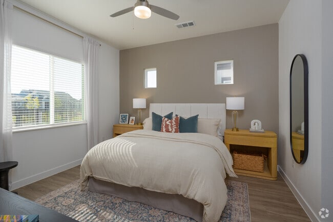 2BR, 2BA - 984SF - Bedroom