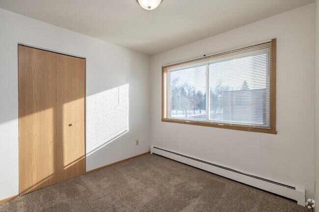 Rockridge, Moorhead, MN 56560 - photo 6