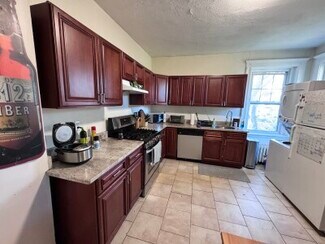 736 Washington St Unit 5, Brookline, MA 02446