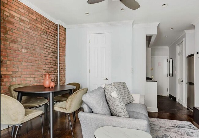 120 Christopher St unit 2, New York, NY 10014 - photo 2