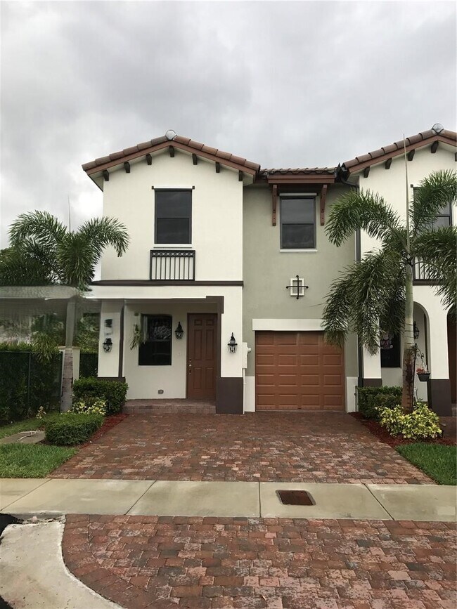 8806 NW 103rd Ave, Doral, FL 33178