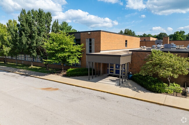 The student population of Thompkins Middle School is 616 and the school serves 6-8.