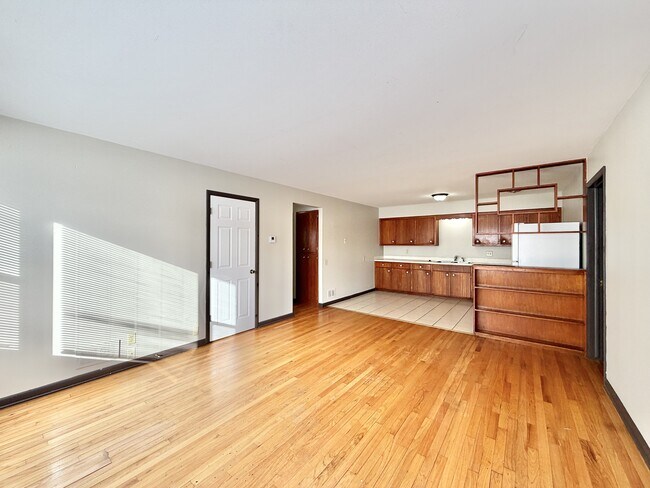 2113 Lake Point Dr unit 3, Madison, WI 53713 - photo 5