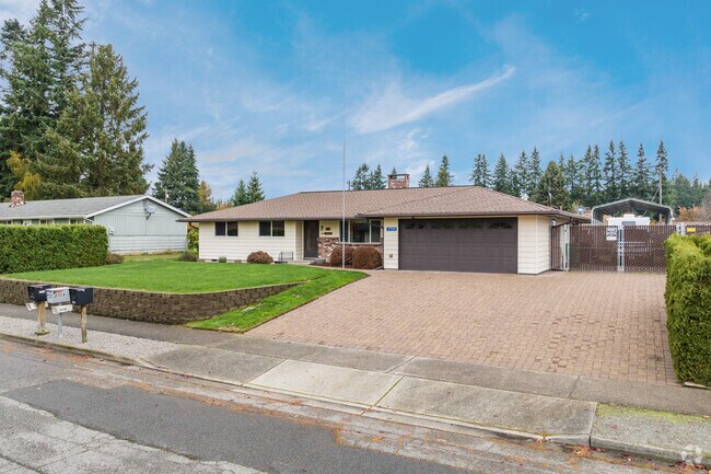 One-story ranch-style homes are common throughout Smokey Point.