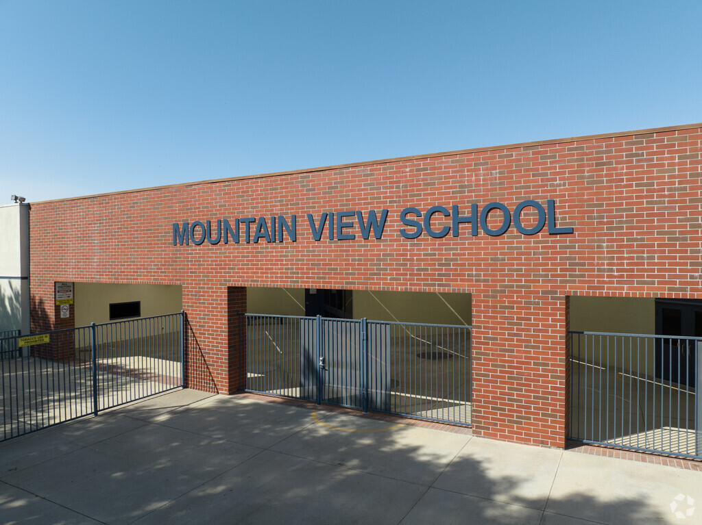 Mountain View Elementary School serves students from kindergarten through sixth grade.