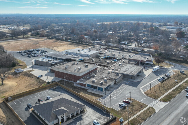 Sequoyah Middle School serves students in grades 6-8 in Broken Arrow.