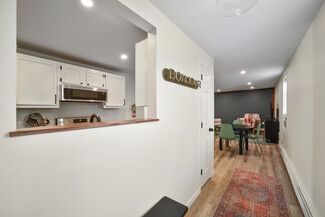 10 Barrett St Unit Central Bend Flats F, Burlington, VT 05401