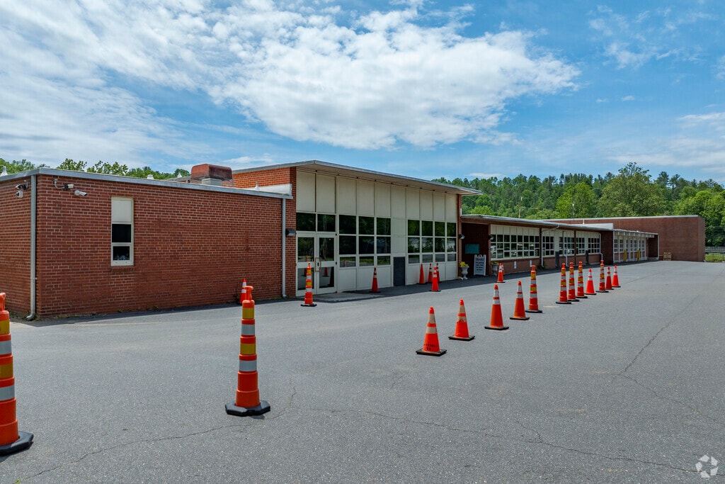 With a B grade on Niche, Gouge Elementary School is recognized for its commitment to academic excellence.