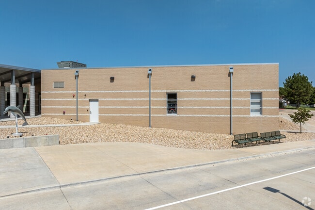 he student population of Frank V Bergman Elementary is 453 and the school serves PK-5.