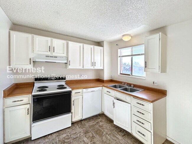 2502 King St unit B, Colorado Springs, CO 80904 - photo 3