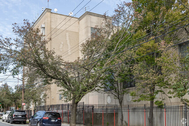 PS 29Q is a top-rated public school located in College Point, NY.