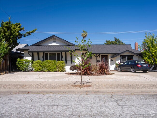 There are a lot of ranch style homes in the Dartmouth area.