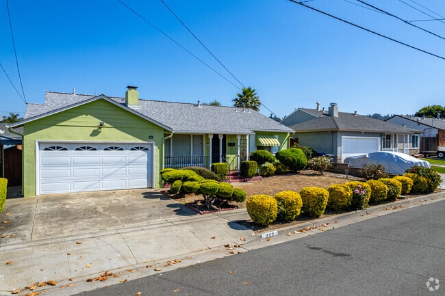 Colorful ranch homes are common in Jackson Triangle.