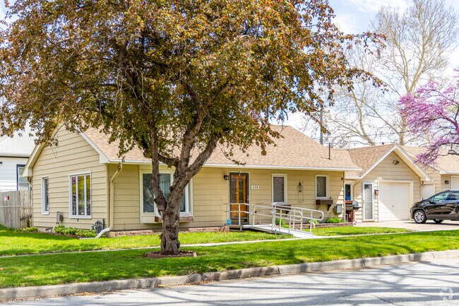 There are many Ranch style homes found in Trolley Park.