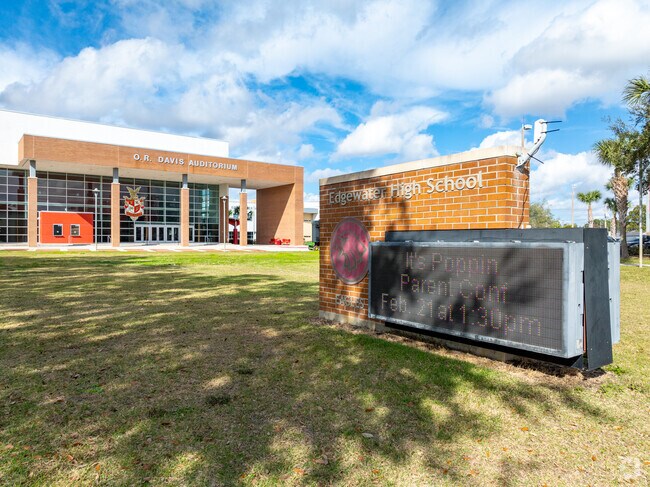 Edgewater High School features highly rated sports programs for Lockhart students to enjoy.