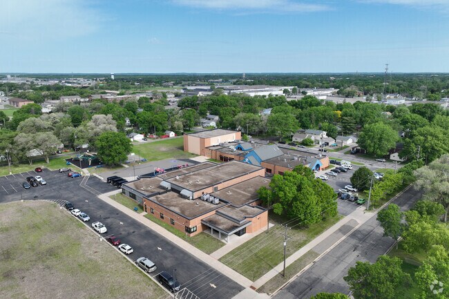 The student-teacher ratio at Roosevelt Education Center is 3 to 1.