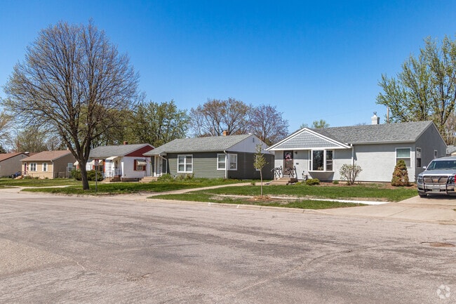 Southern Hayden Heights offers mid-to-late 1900s ranch-style homes.