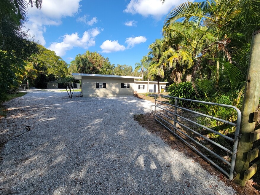 6150 61st St, Vero Beach, FL 32967 - photo 1