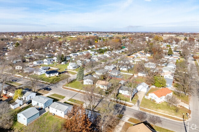 Alabar Hills homes have deep driveways, and most people drive.